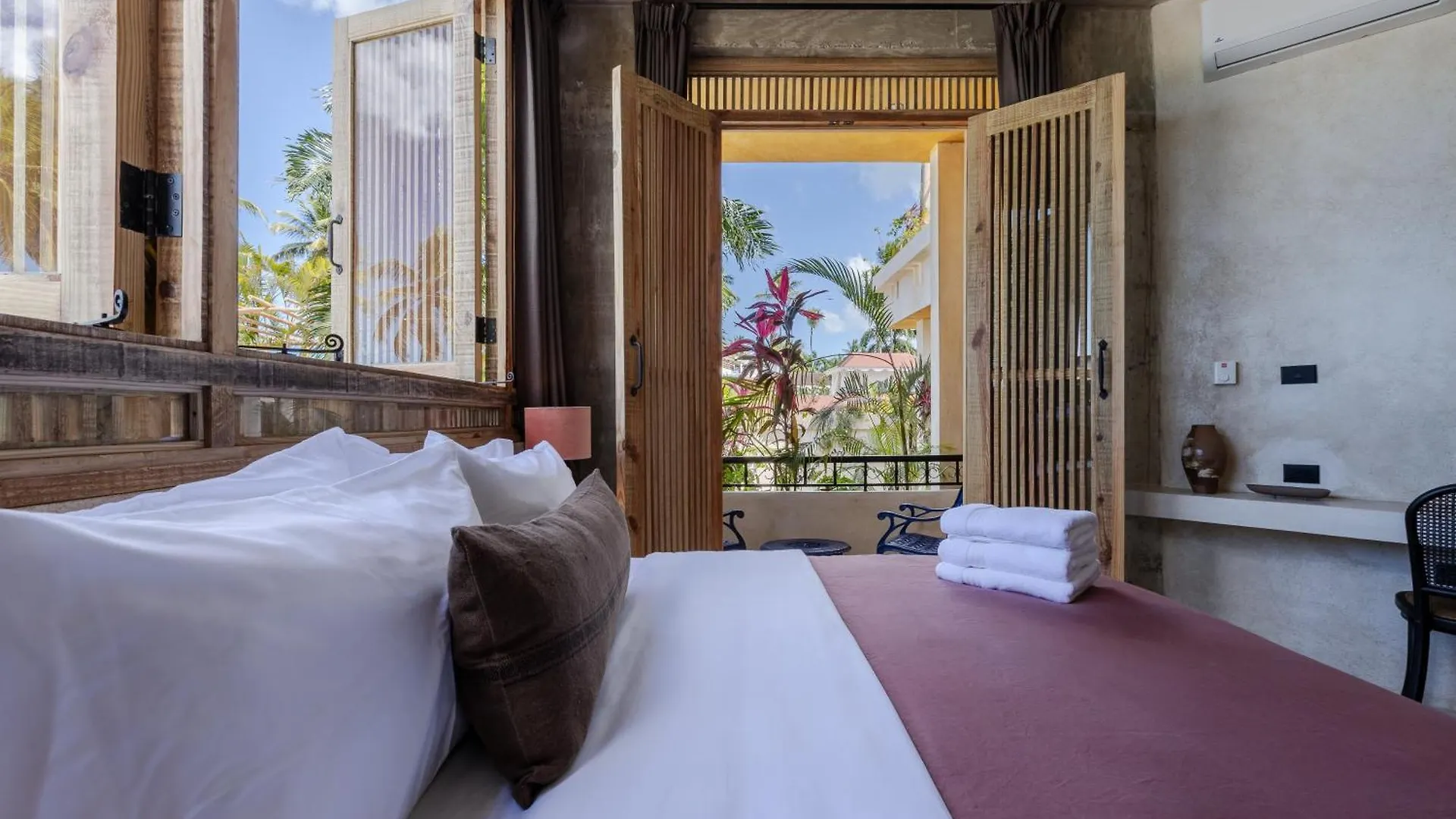 El Mambo Boutique Hotel Лас Терренас